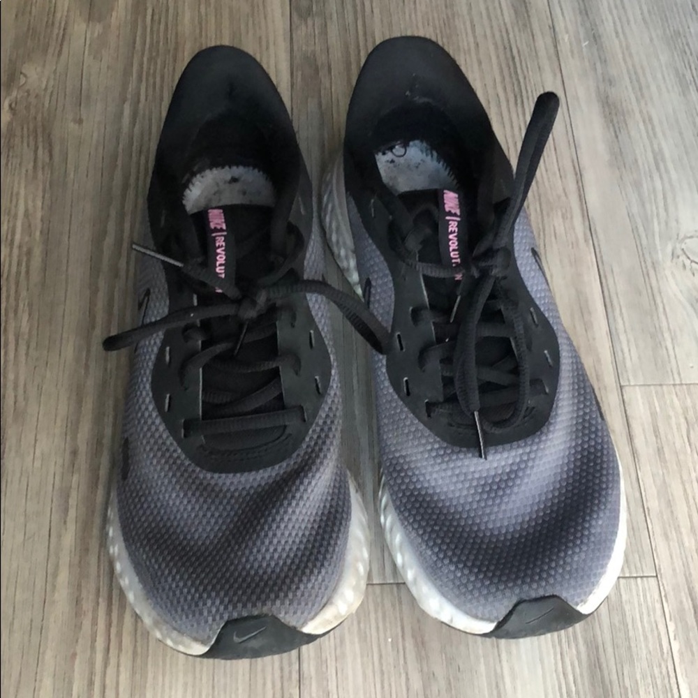 Nike Revolution 5